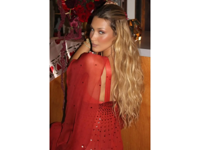 Bella Hadid ne prestaje se pojavljivati u retro haljinama brenda Georges Chakra.
